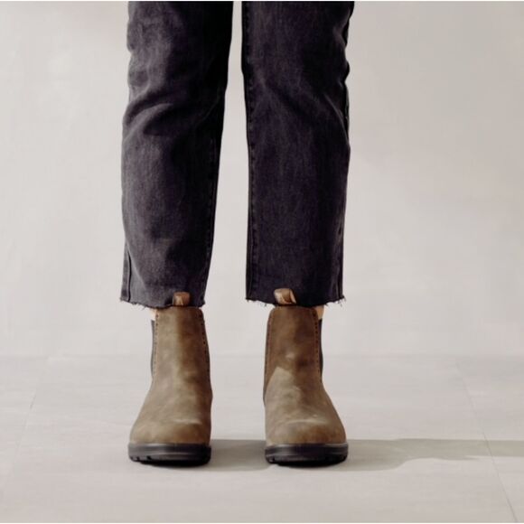 NEW Blundstone Women's 1351 Chelsea Boot, Rustic Brown, 6.5 UK/9.5 M US D36 - Picture 3 of 10